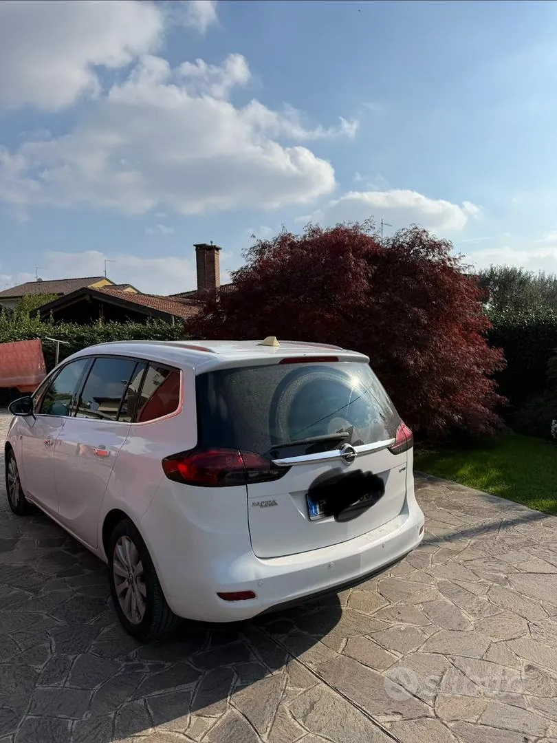 Opel Zafira 2012 photo 2