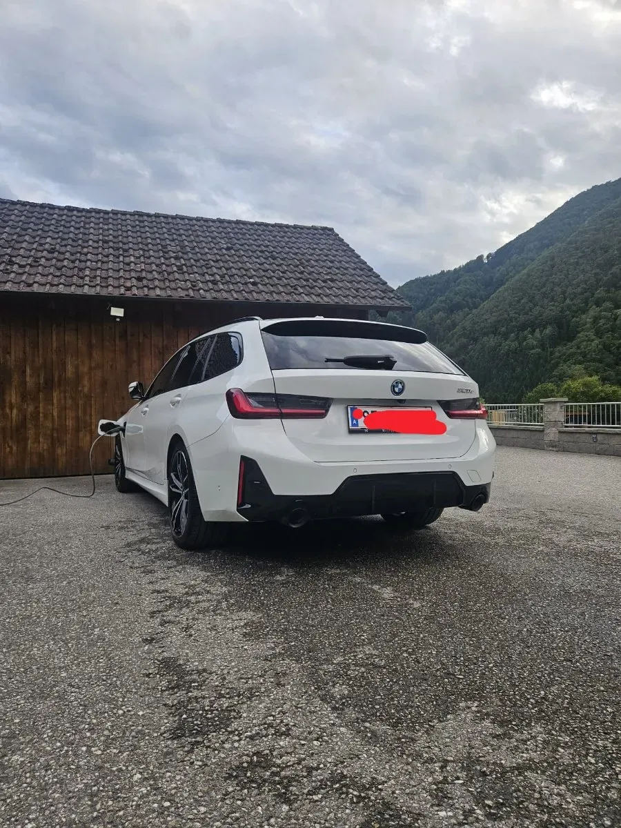 BMW 3 Series 2023 photo 3
