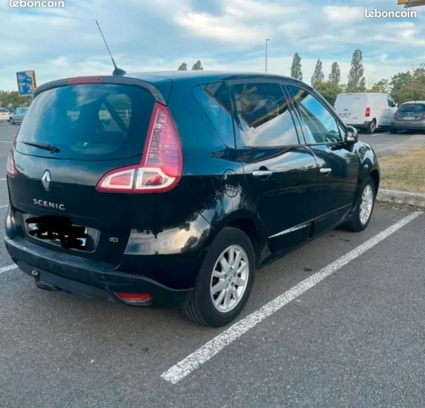 Renault Megane 2011 photo 2
