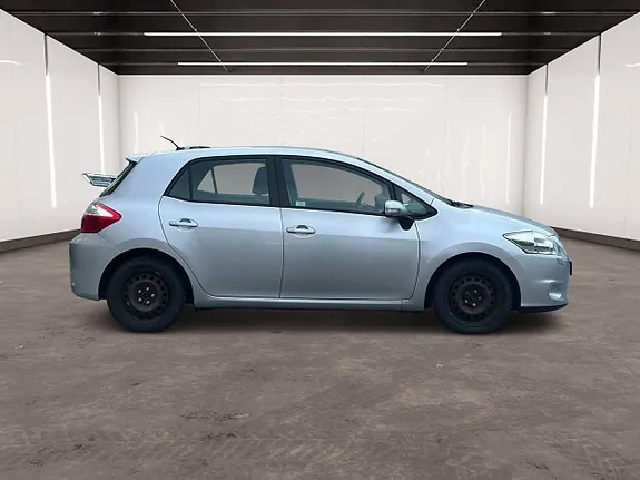 Toyota Auris 2010 photo 2