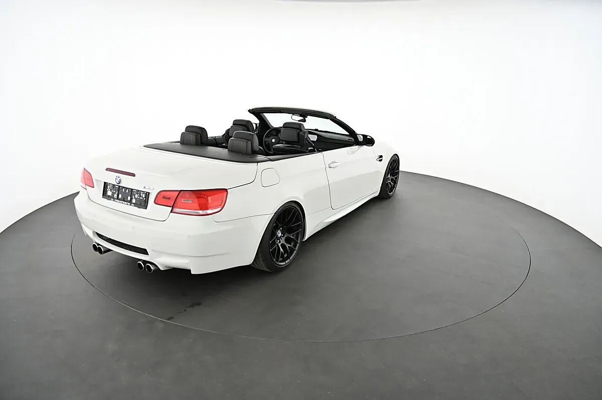 BMW 3 Series 2009 photo 2