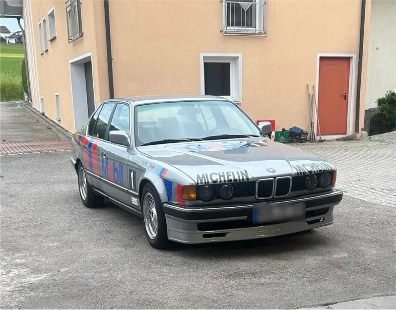 BMW E32 735I