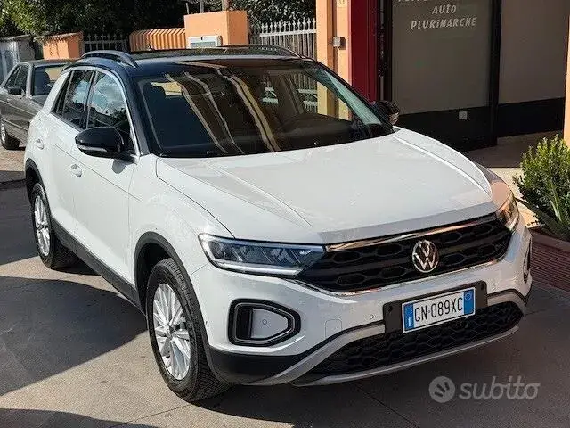Volkswagen T-Roc 2023 photo 3