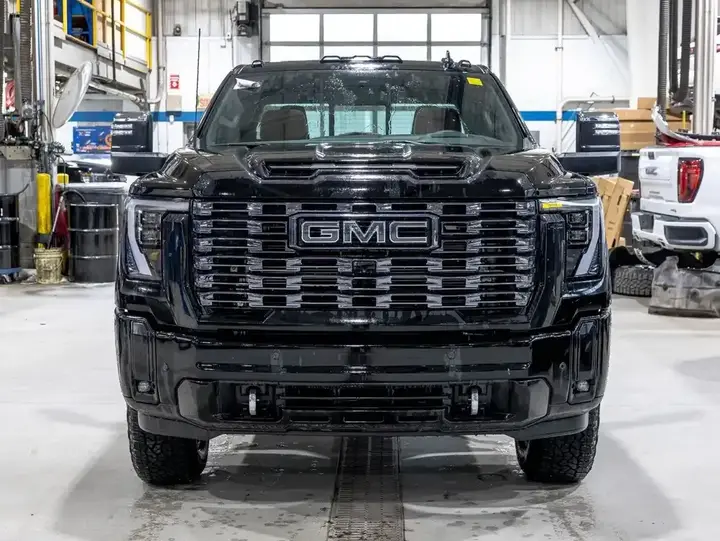 GMC Sierra 2500Hd 2026 photo 2