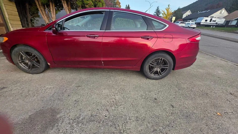 Ford Fusion 2013 photo 2