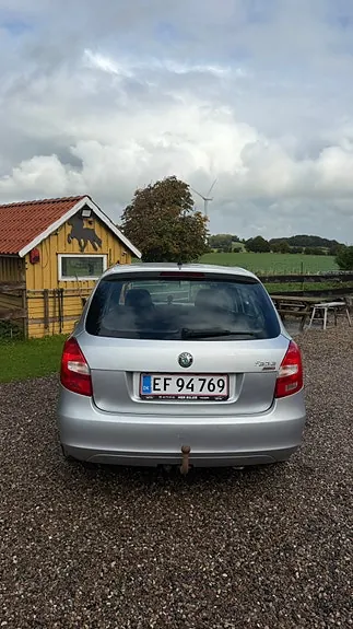 Skoda Fabia 2011 photo 3