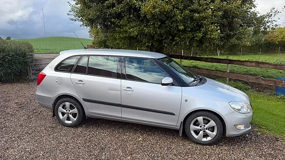 Skoda Fabia 2011 photo 4