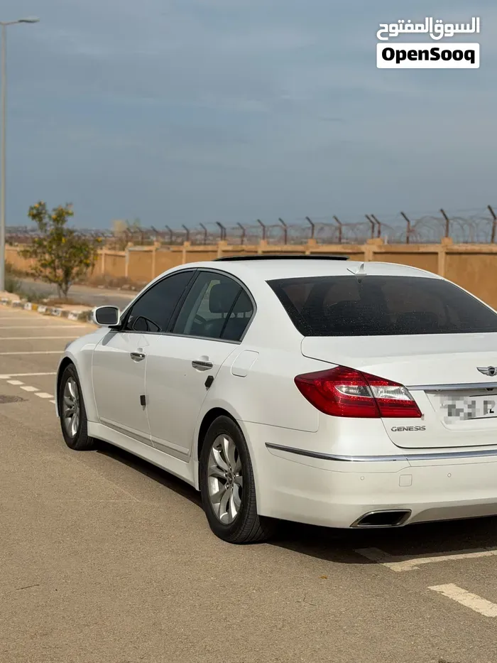 Genesis G80 2013 photo 2