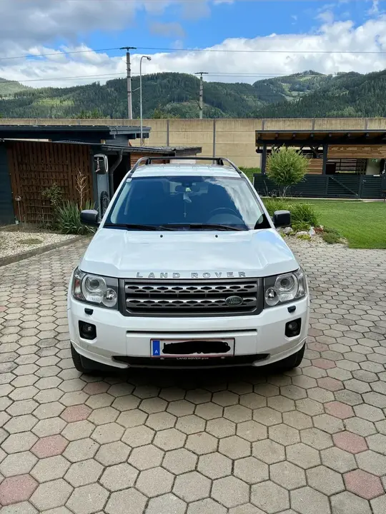 Land Rover Freelander 2011 photo 3