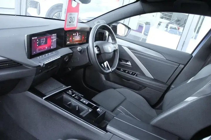 Vauxhall Astra 2023 photo 2
