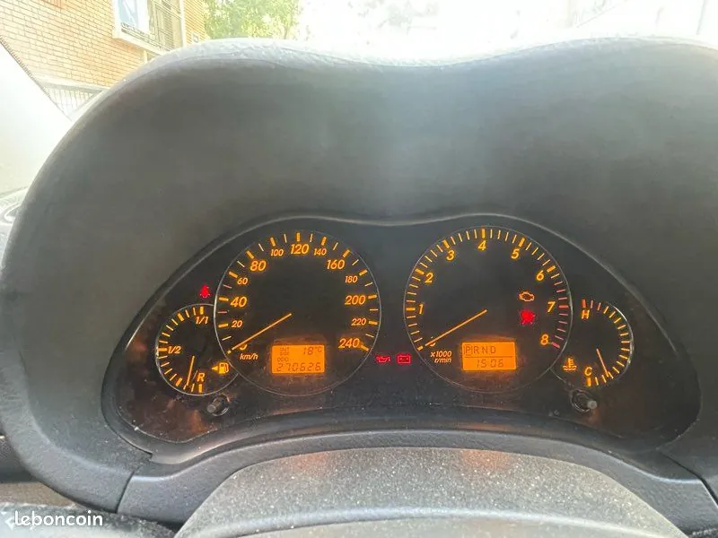 Toyota Avensis 2003 photo 3
