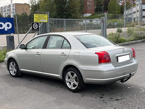 Toyota Avensis 2005 photo 2