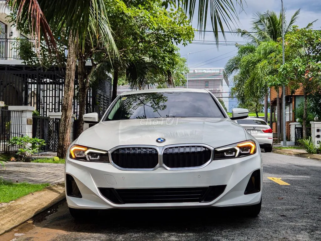 BMW 3 Series 2024 photo 2