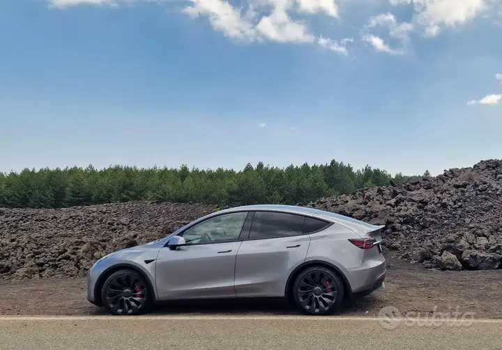 Tesla Model Y 2023 photo 4