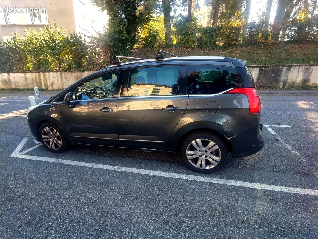 Peugeot 5008 2013 photo 2