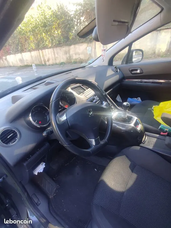 Peugeot 5008 2013 photo 3