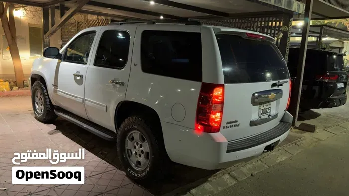 Chevrolet Tahoe 2012 photo 2