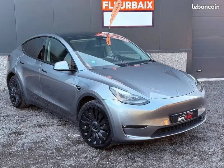 Tesla Model Y 2023 photo 2