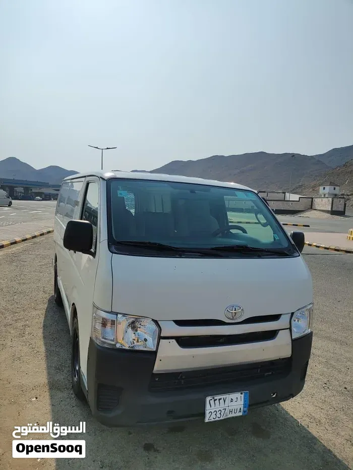 Toyota Hiace 2014 photo 4