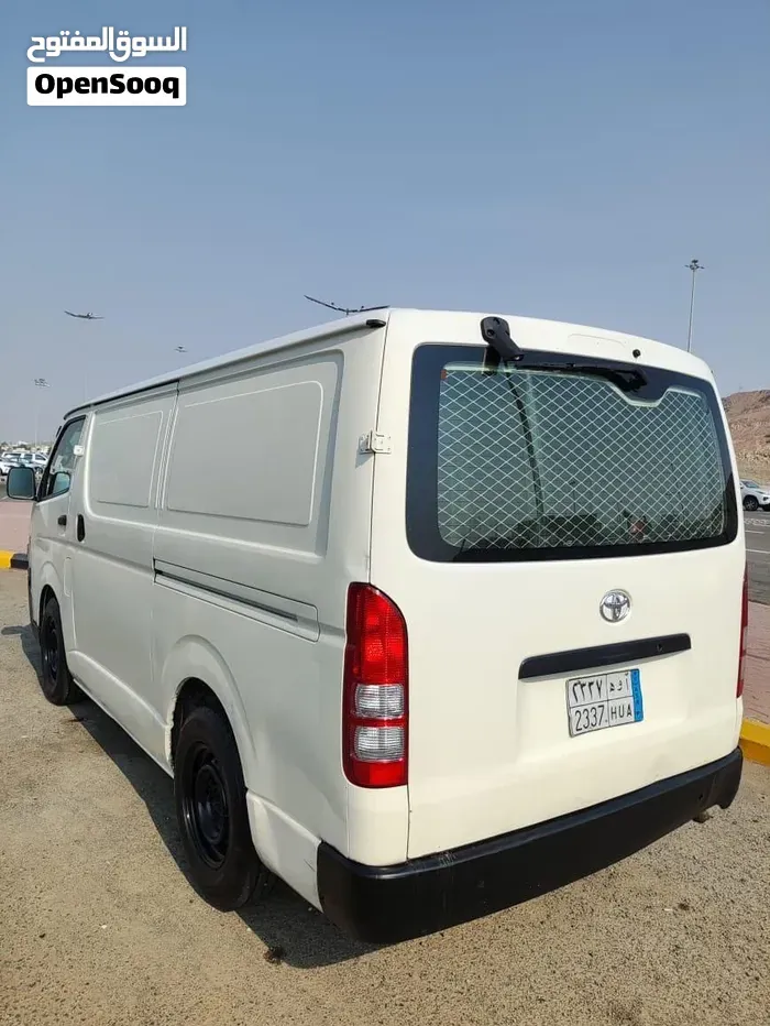 Toyota Hiace 2014 photo 3