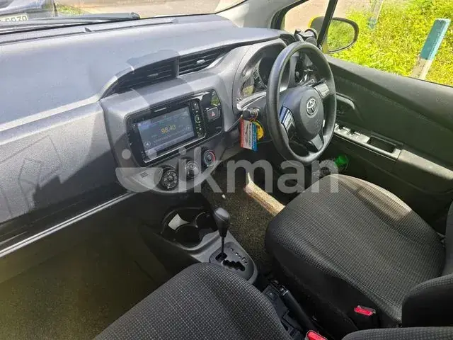 Toyota Vitz 2017 photo 2