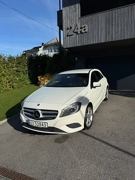 Mercedes-Benz A 180 2013 photo 2