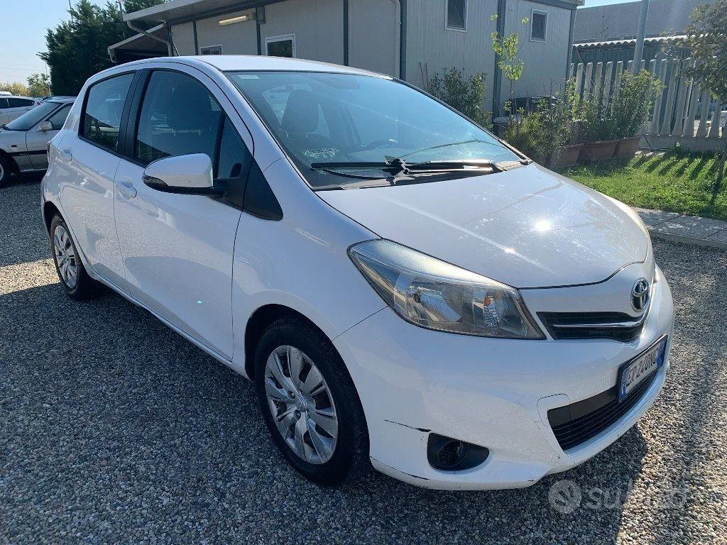 Toyota Yaris 2013 photo 3
