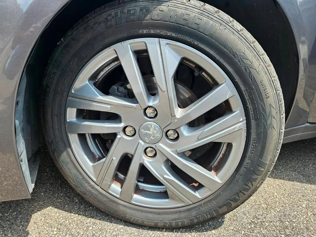 Peugeot 208 2019 photo 3