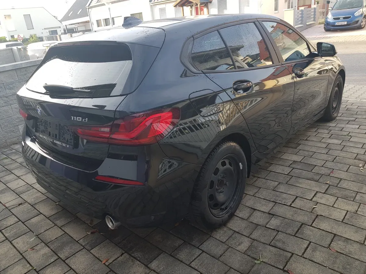BMW 1 Series 2021 photo 2