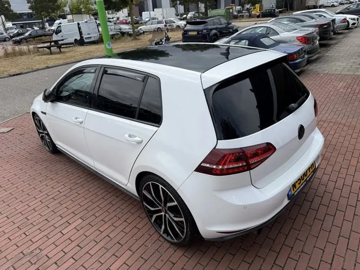 Volkswagen Golf 2013 photo 3