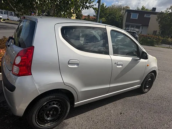 Nissan Pixo 2010 photo 3