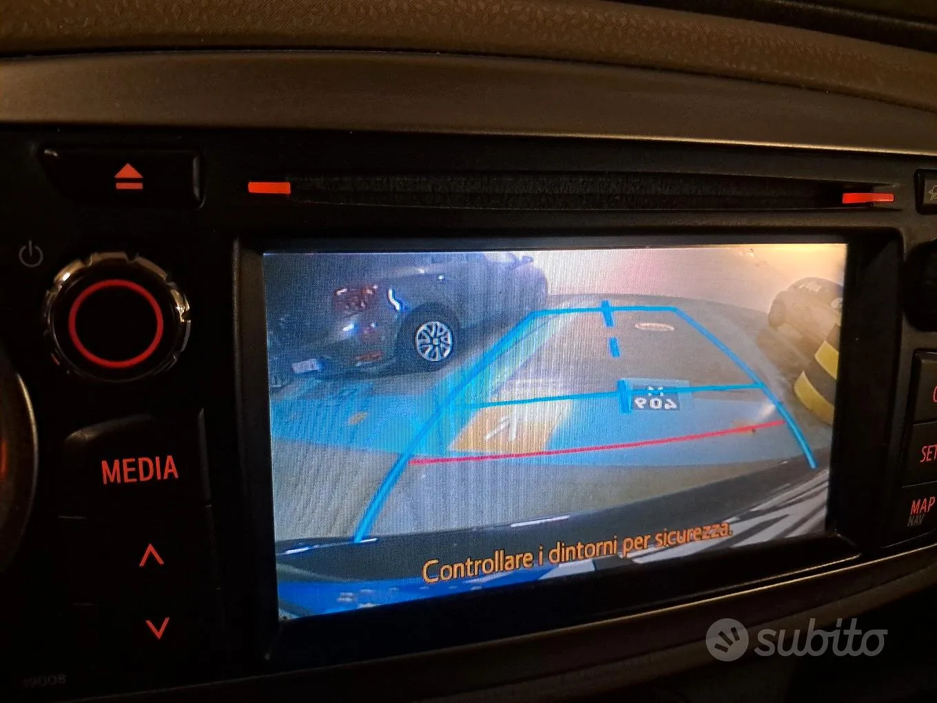 Toyota Yaris 2012 photo 2