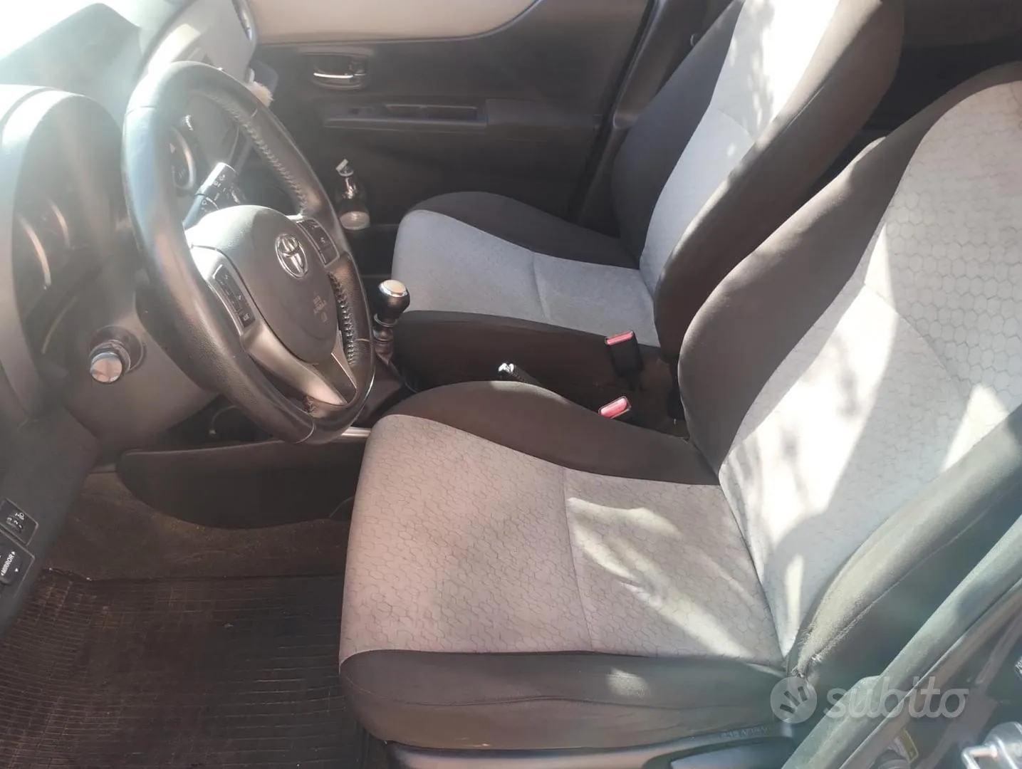 Toyota Yaris 2012 photo 5
