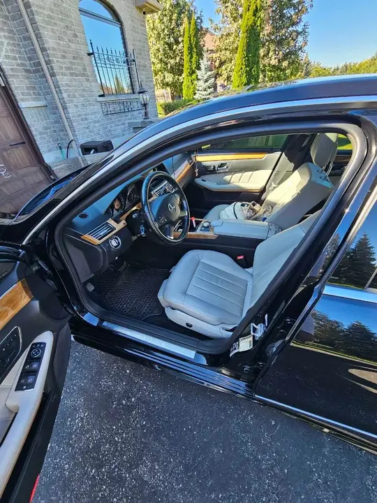 Mercedes-Benz E-Class 2011 photo 4