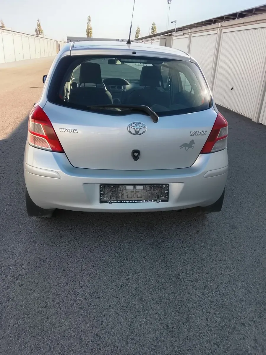 Toyota Yaris 2011 photo 3