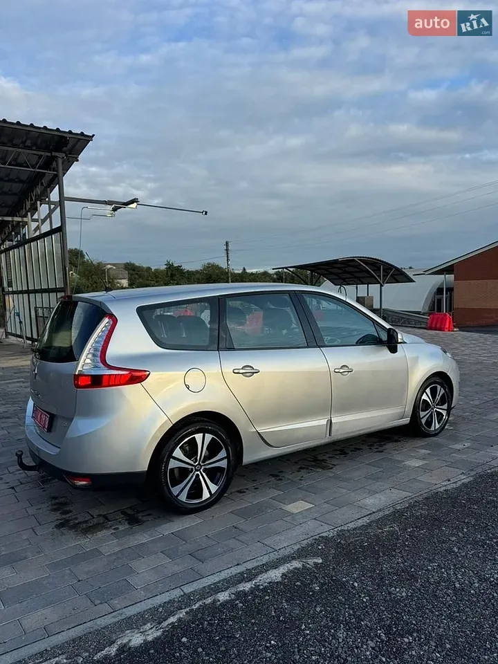 Renault Grand Scenic 2010 photo 4