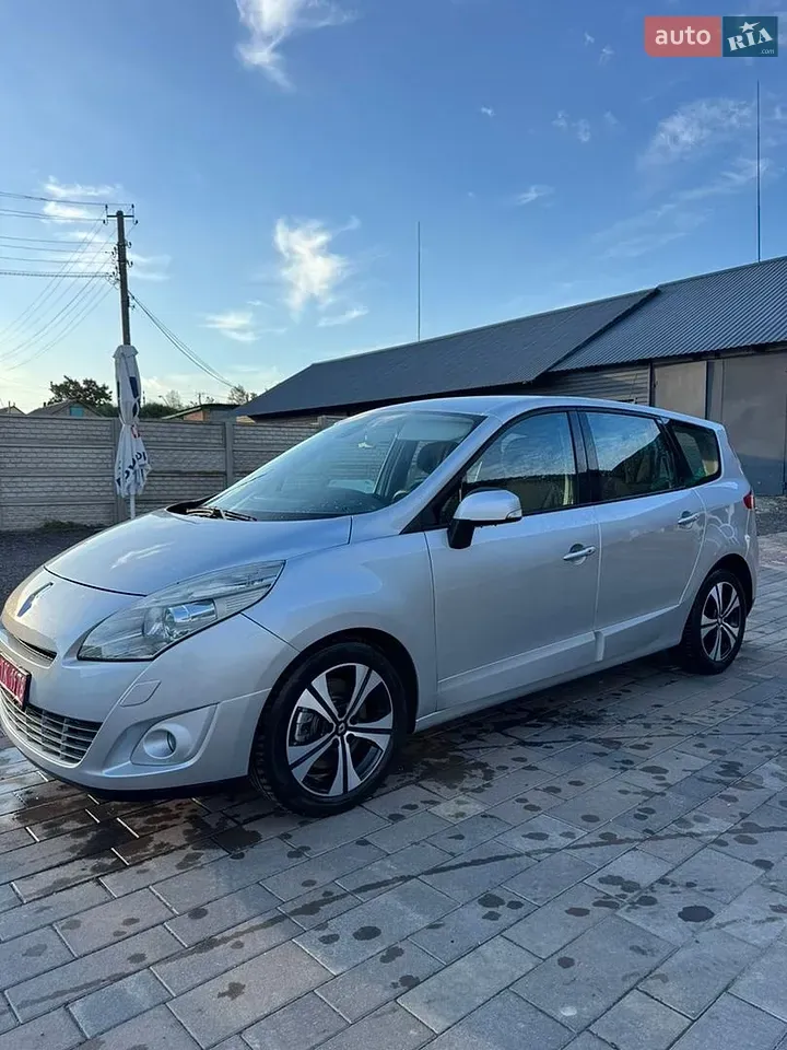 Renault Grand Scenic 2010 photo 2