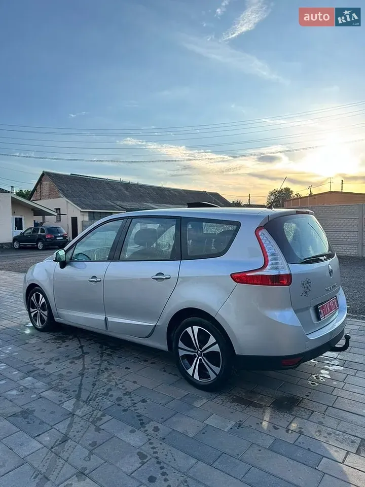 Renault Grand Scenic 2010 photo 3