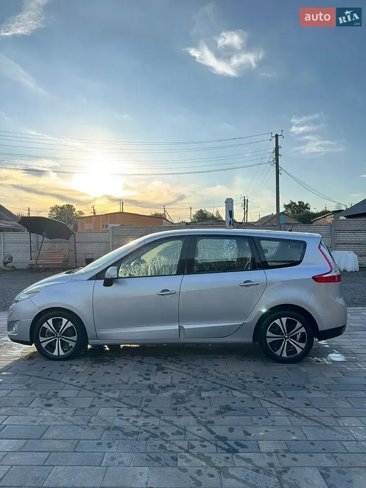 Renault Grand Scenic 2010 photo 5