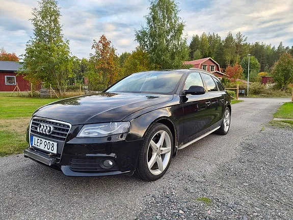 Audi A4 2011 photo 2