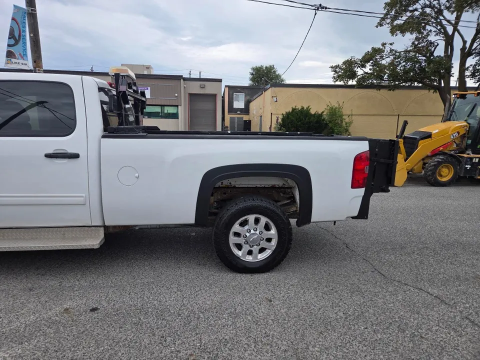 Chevrolet Silverado 3500Hd 2012 photo 2