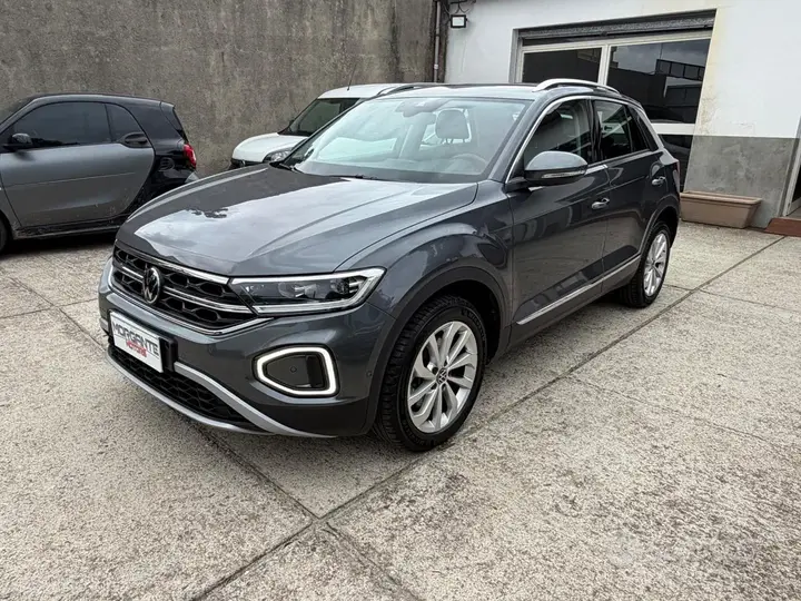 Volkswagen T-Roc 2022 photo 2