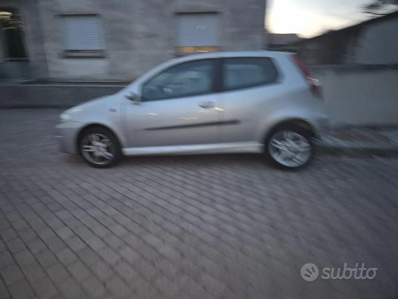 Fiat Punto 2004 photo 2