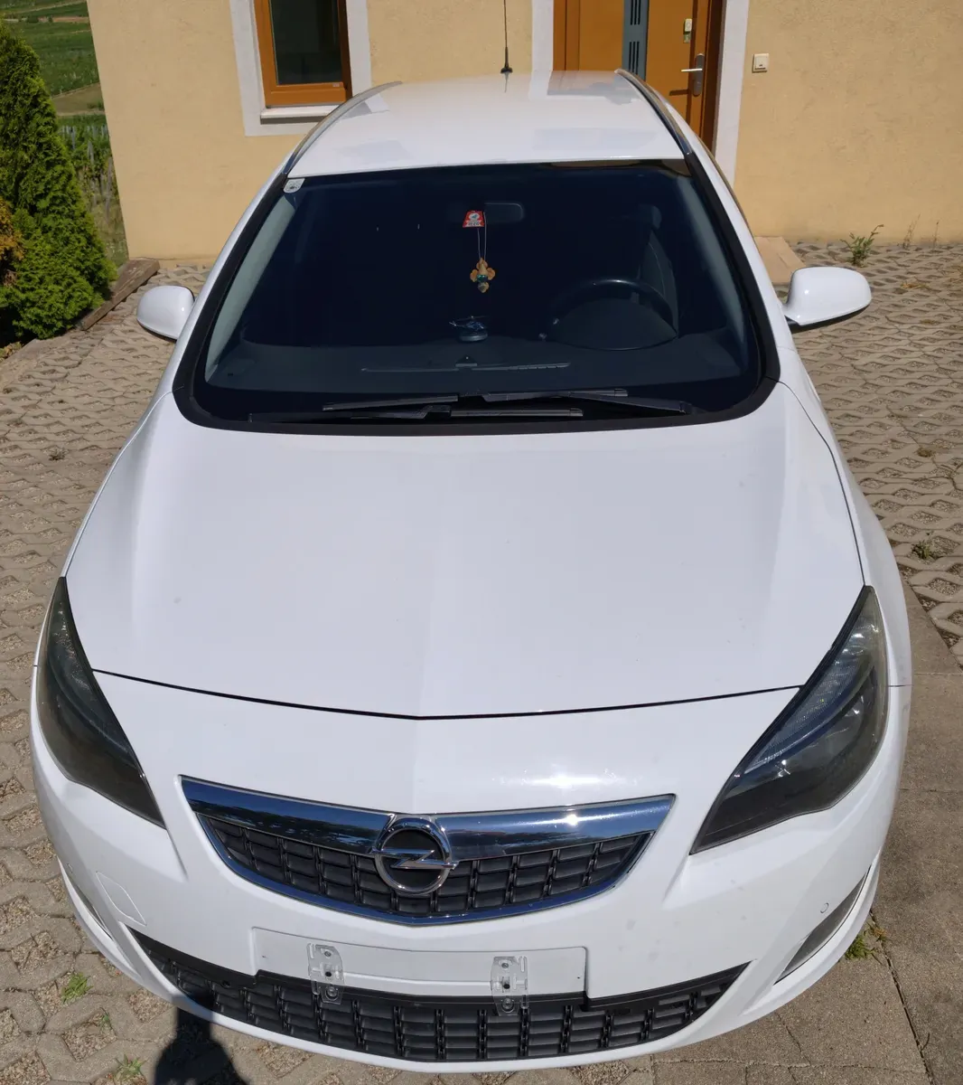 Opel Astra 2012 photo 2