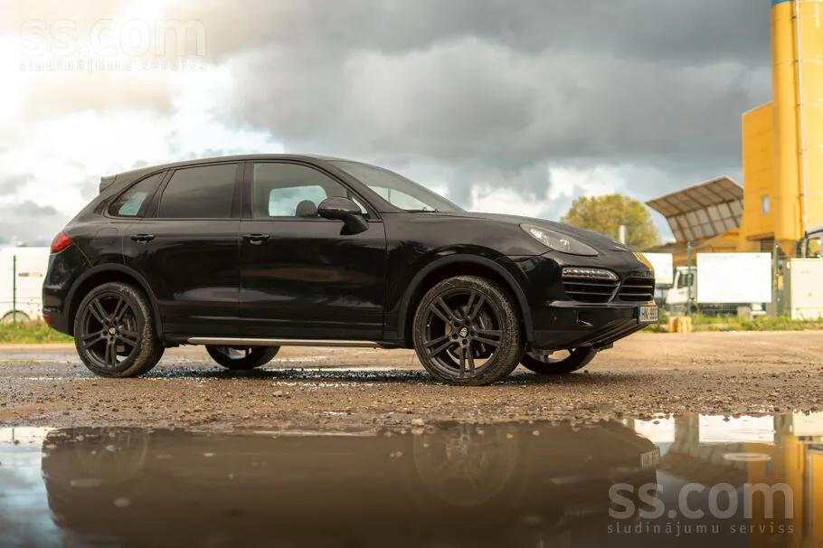 Porsche Cayenne 2011 photo 2