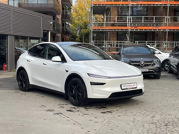 Tesla Model Y 2025 photo 4