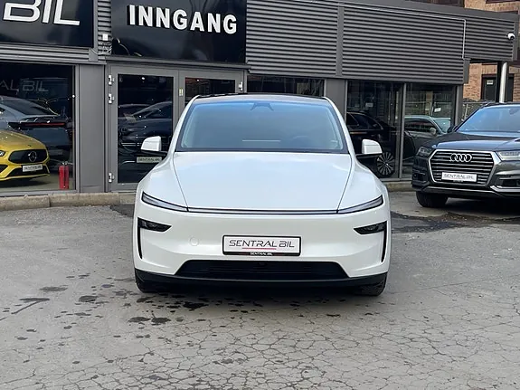 Tesla Model Y 2025 photo 3