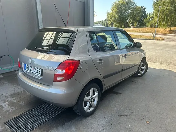 Skoda Fabia 2008 photo 2