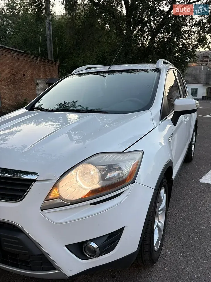 Ford Kuga 2010 photo 3