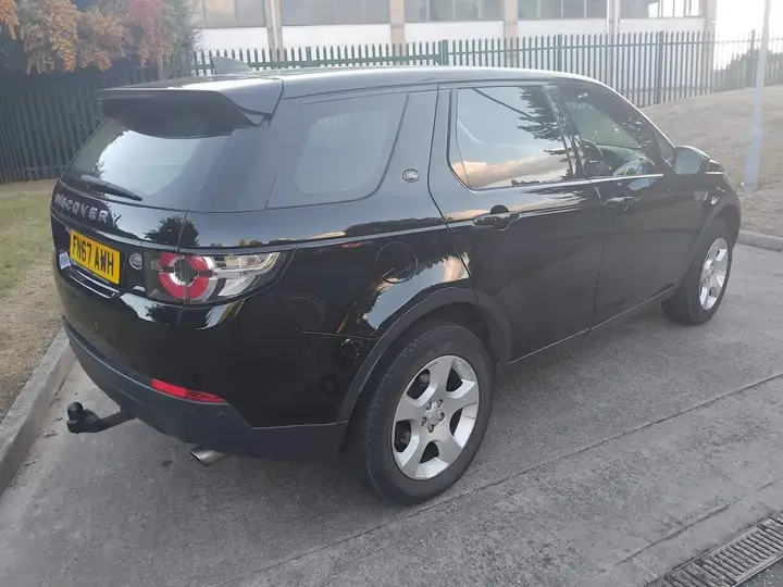 Land Rover Discovery Sport 2017 photo 3